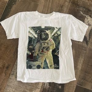 Boy’s Kid Dangerous Astronaut T-shirt size small
